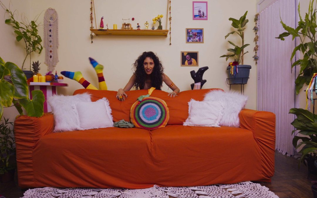 Cantora Aline Machado lança o videoclipe de “Cobertor de Orelha”