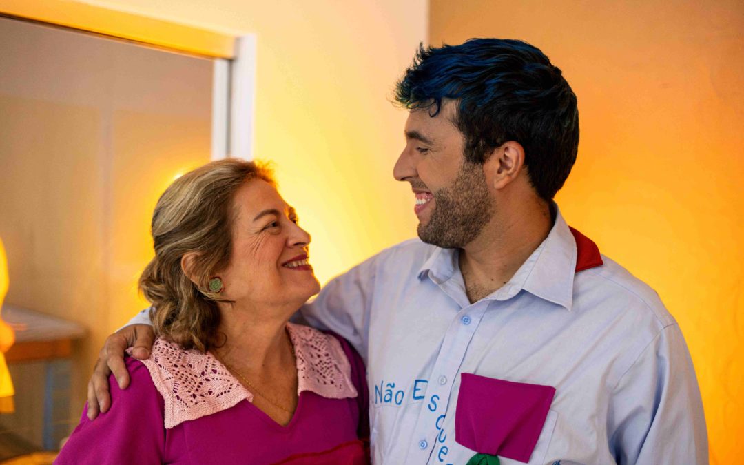 “Memórias de Mãe” estreia temporada em Santo André com mãe e filho juntos no palco